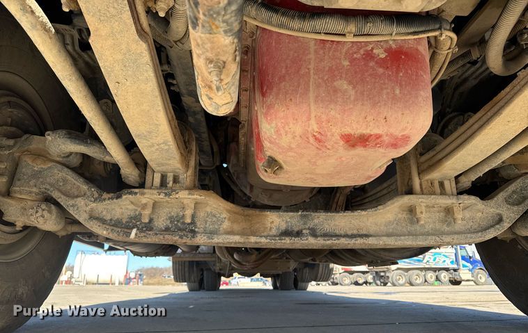 image for item EG7054 2015 Kenworth T880 roll-off container truck