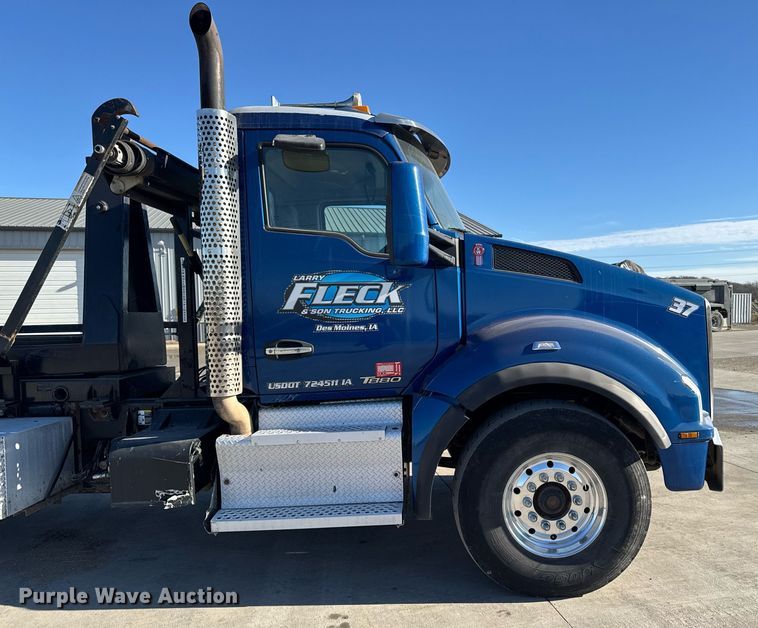 image for item EG7054 2015 Kenworth T880 roll-off container truck