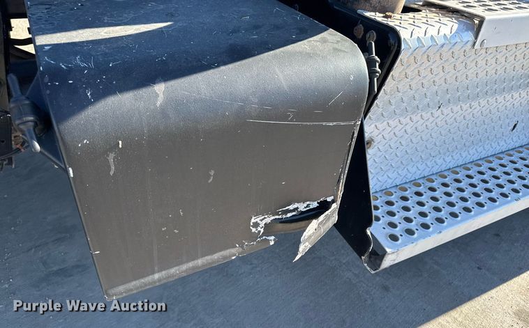 image for item EG7054 2015 Kenworth T880 roll-off container truck