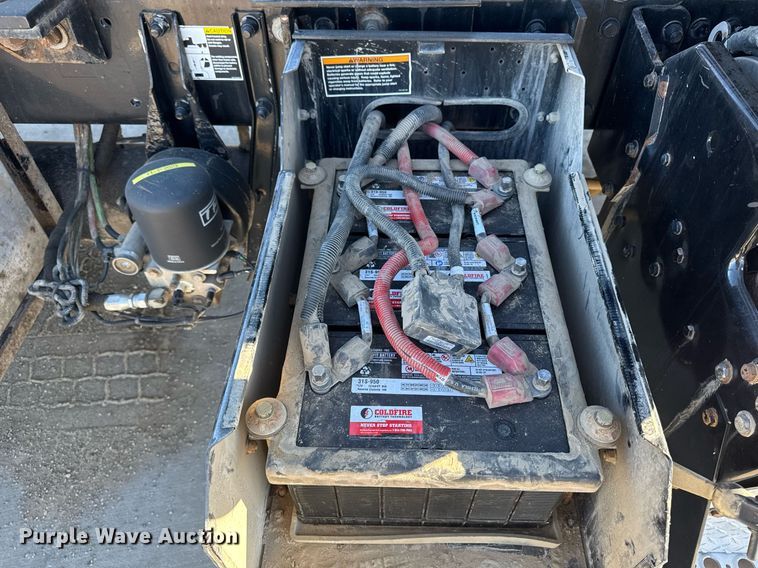 image for item EG7054 2015 Kenworth T880 roll-off container truck