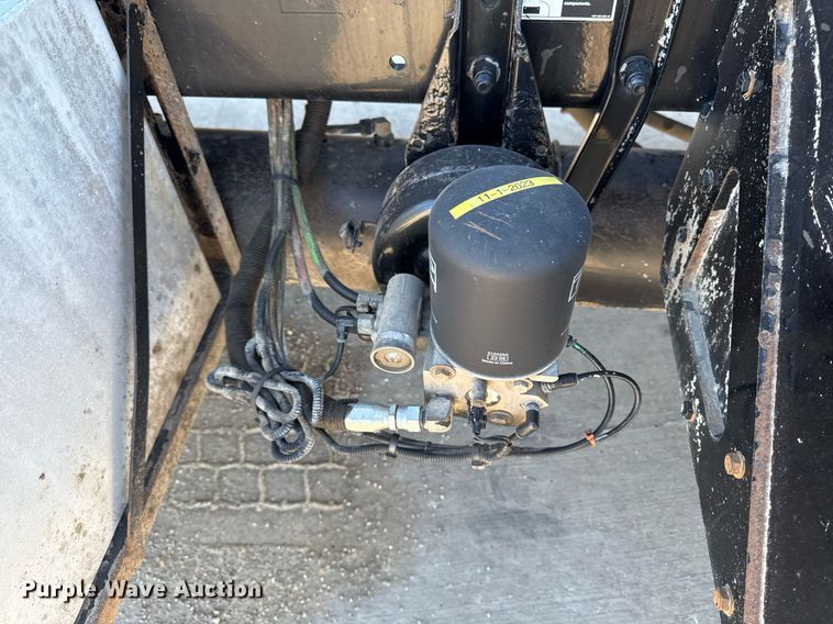 image for item EG7054 2015 Kenworth T880 roll-off container truck