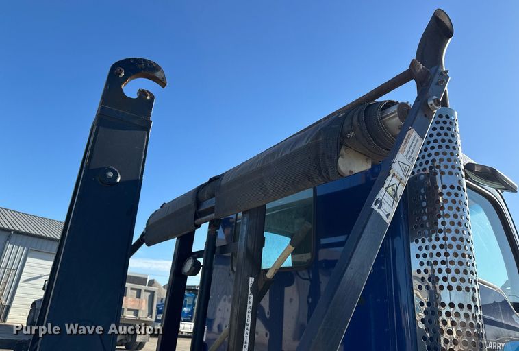 image for item EG7054 2015 Kenworth T880 roll-off container truck