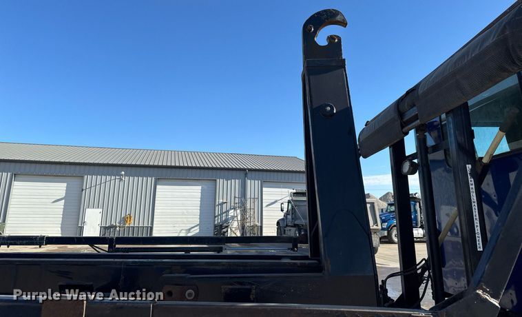 image for item EG7054 2015 Kenworth T880 roll-off container truck