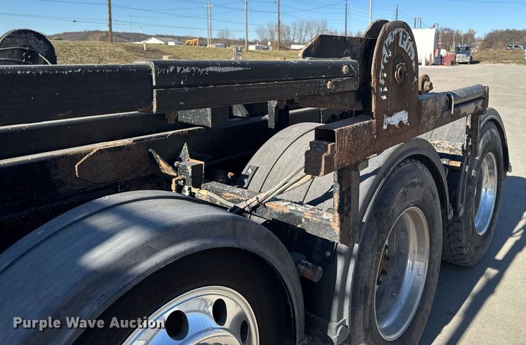 image for item EG7054 2015 Kenworth T880 roll-off container truck