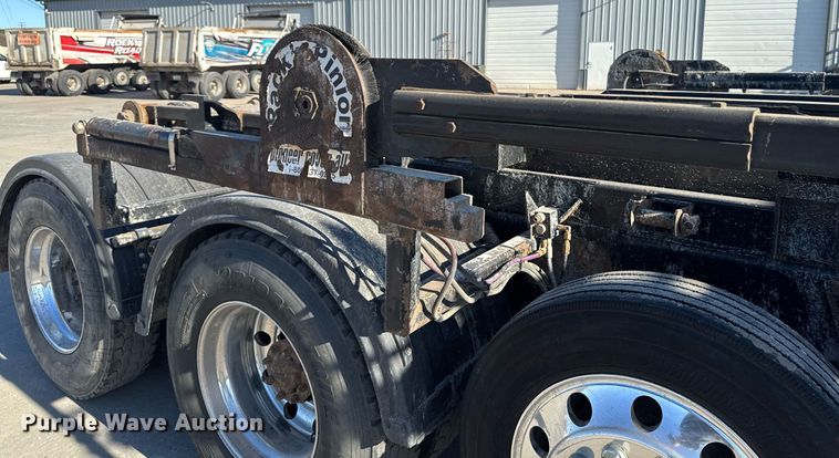 image for item EG7054 2015 Kenworth T880 roll-off container truck