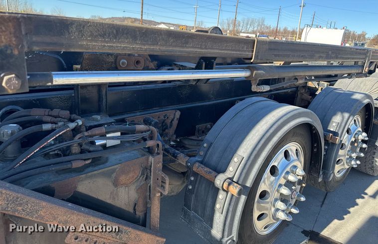 image for item EG7054 2015 Kenworth T880 roll-off container truck