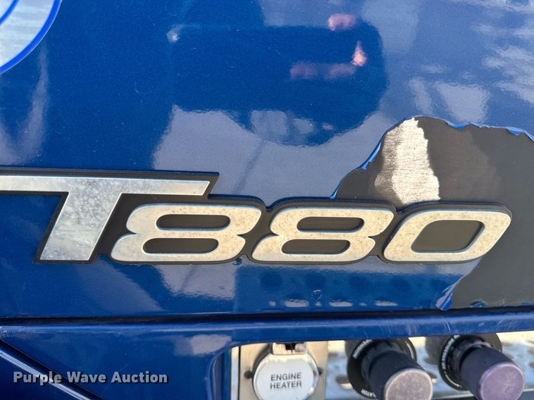 image for item EG7054 2015 Kenworth T880 roll-off container truck