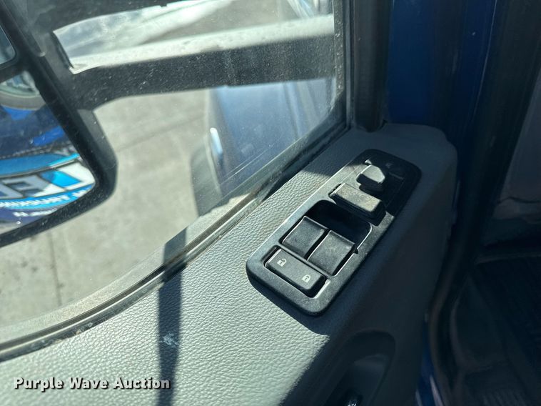 image for item EG7054 2015 Kenworth T880 roll-off container truck