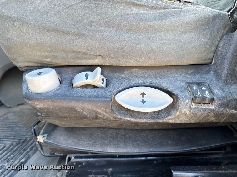 image for item EG7054 2015 Kenworth T880 roll-off container truck