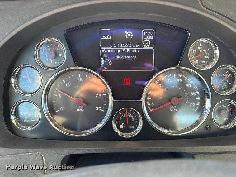 image for item EG7054 2015 Kenworth T880 roll-off container truck