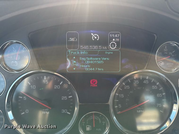 image for item EG7054 2015 Kenworth T880 roll-off container truck