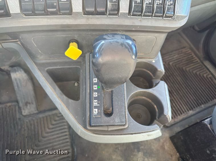 image for item EG7054 2015 Kenworth T880 roll-off container truck