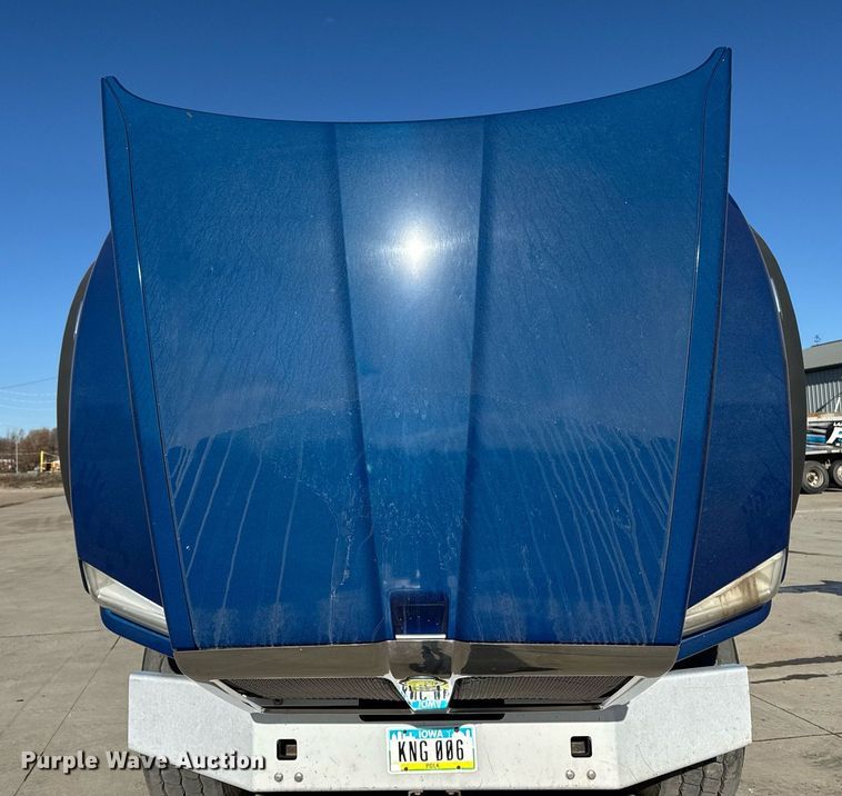 image for item EG7054 2015 Kenworth T880 roll-off container truck