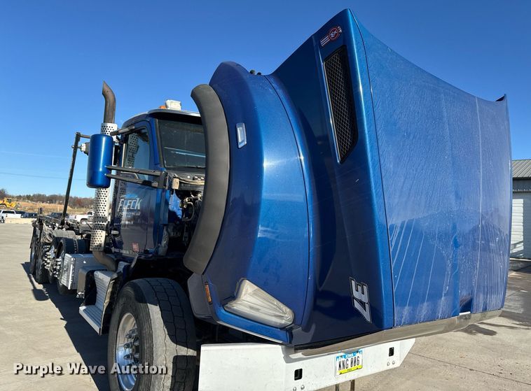 image for item EG7054 2015 Kenworth T880 roll-off container truck