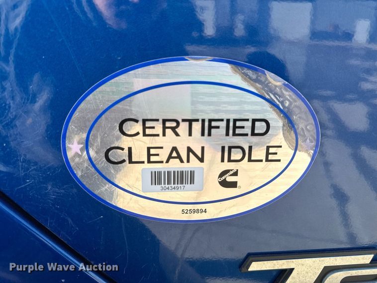 image for item EG7054 2015 Kenworth T880 roll-off container truck