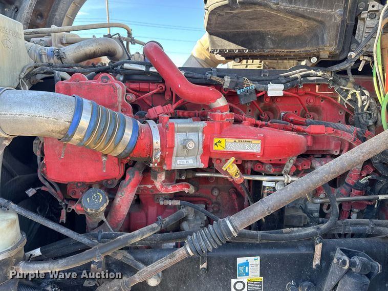 image for item EG7054 2015 Kenworth T880 roll-off container truck