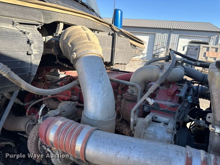 image for item EG7054 2015 Kenworth T880 roll-off container truck