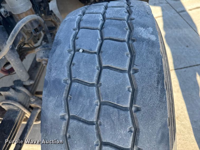 image for item EG7054 2015 Kenworth T880 roll-off container truck