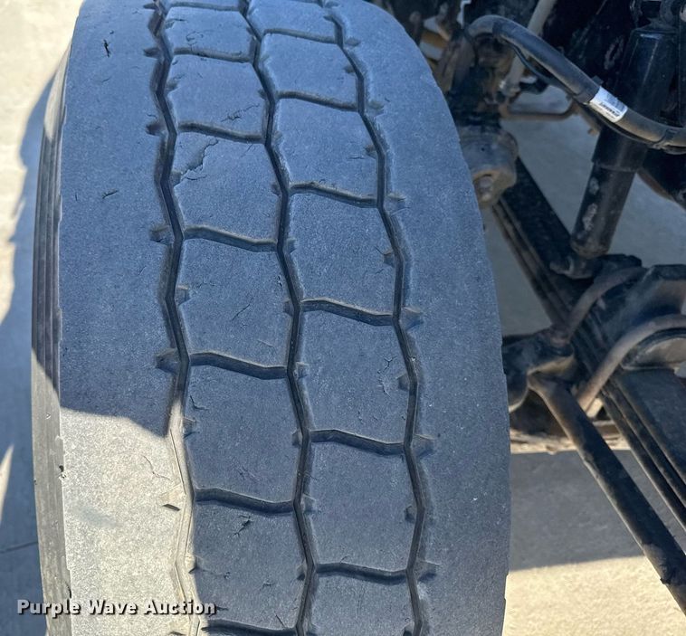 image for item EG7054 2015 Kenworth T880 roll-off container truck