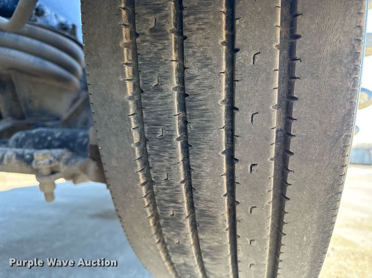 image for item EG7054 2015 Kenworth T880 roll-off container truck