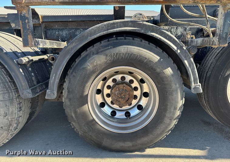 image for item EG7054 2015 Kenworth T880 roll-off container truck