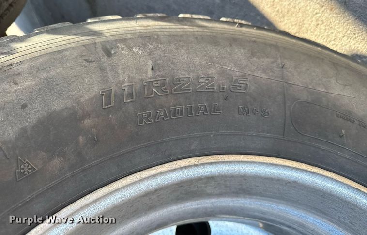 image for item EG7054 2015 Kenworth T880 roll-off container truck