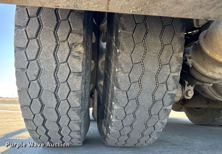 image for item EG7054 2015 Kenworth T880 roll-off container truck