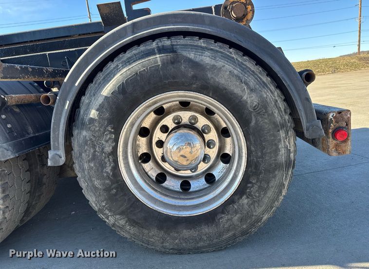 image for item EG7054 2015 Kenworth T880 roll-off container truck