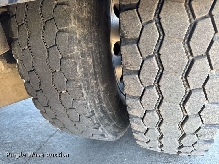 image for item EG7054 2015 Kenworth T880 roll-off container truck