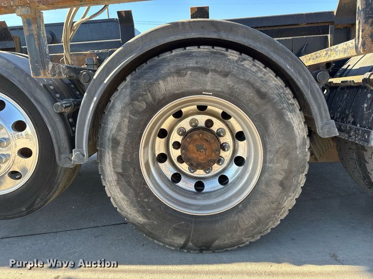 image for item EG7054 2015 Kenworth T880 roll-off container truck