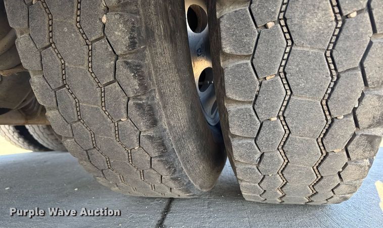 image for item EG7054 2015 Kenworth T880 roll-off container truck