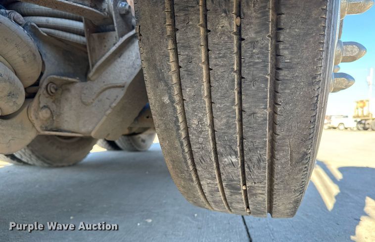 image for item EG7054 2015 Kenworth T880 roll-off container truck