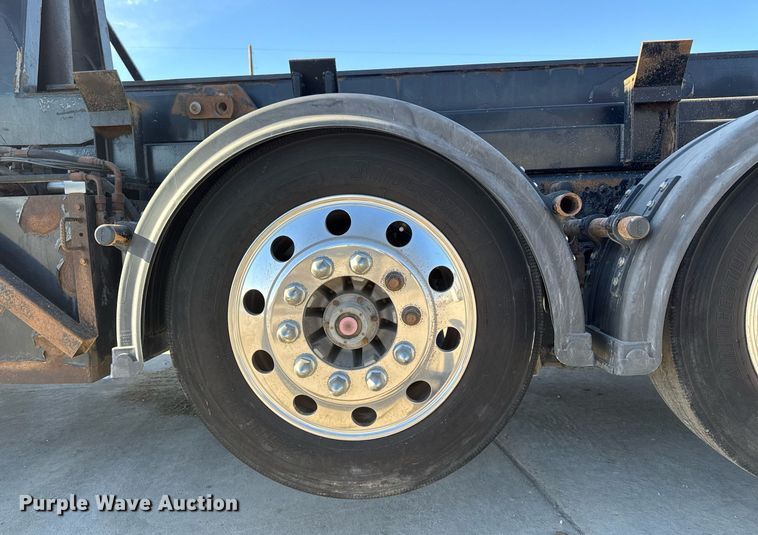 image for item EG7054 2015 Kenworth T880 roll-off container truck