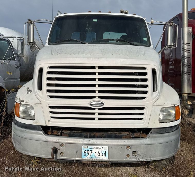 image for item EG7913 2000 Sterling AT9 semi truck