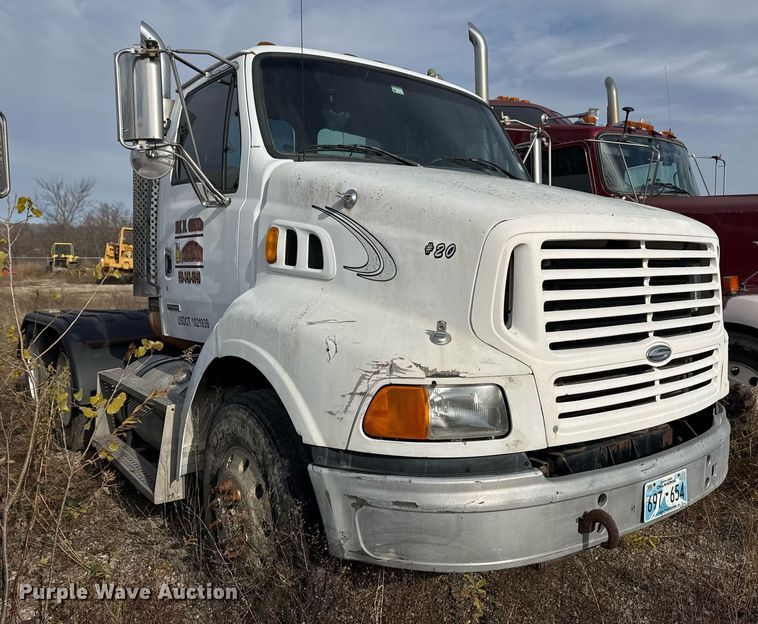 image for item EG7913 2000 Sterling AT9 semi truck