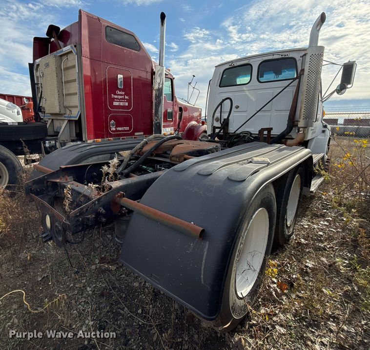 image for item EG7913 2000 Sterling AT9 semi truck