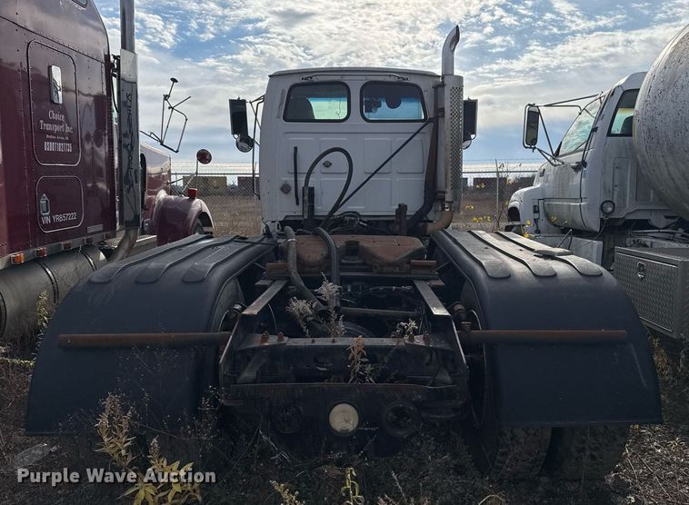 image for item EG7913 2000 Sterling AT9 semi truck