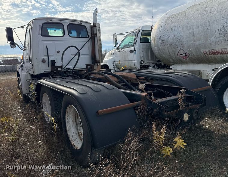 image for item EG7913 2000 Sterling AT9 semi truck