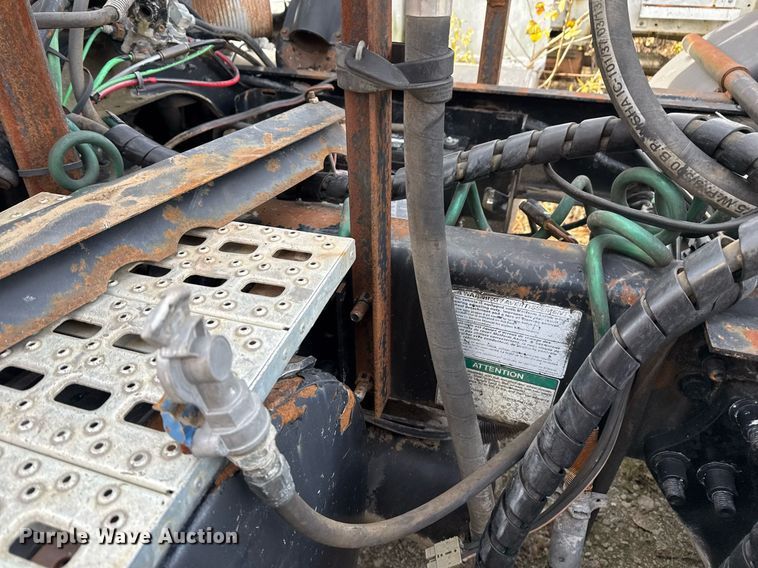 image for item EG7913 2000 Sterling AT9 semi truck