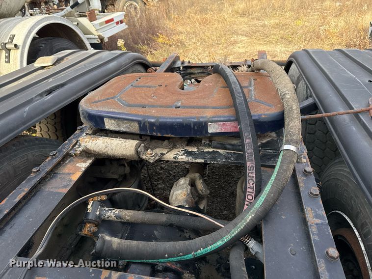 image for item EG7913 2000 Sterling AT9 semi truck