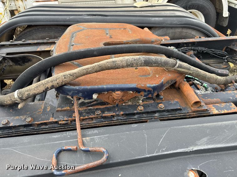 image for item EG7913 2000 Sterling AT9 semi truck