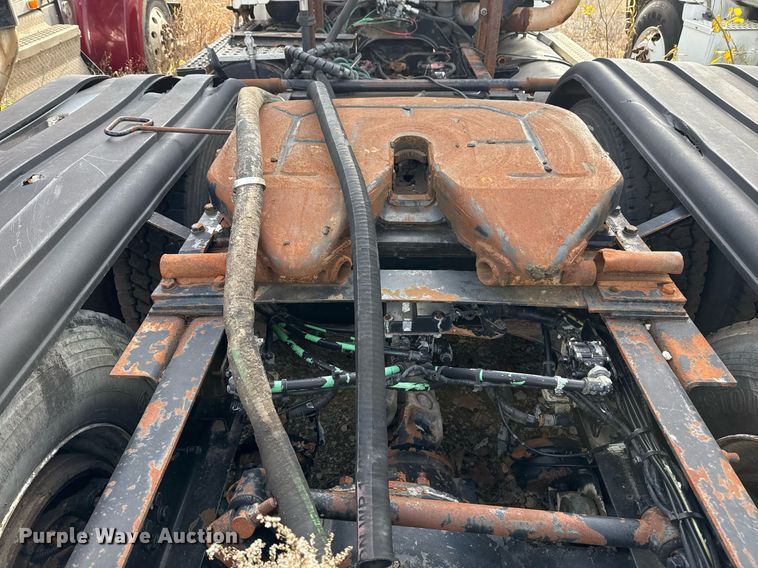 image for item EG7913 2000 Sterling AT9 semi truck