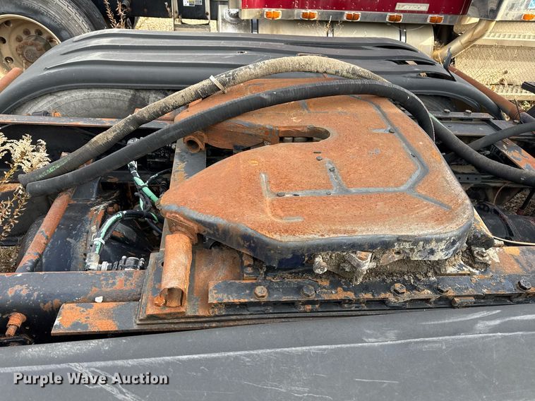 image for item EG7913 2000 Sterling AT9 semi truck