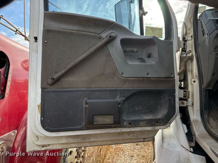 image for item EG7913 2000 Sterling AT9 semi truck