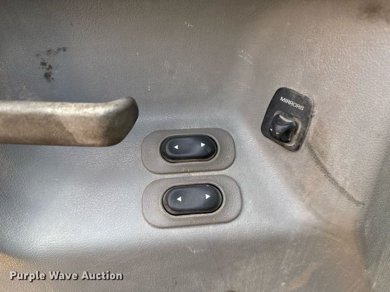 image for item EG7913 2000 Sterling AT9 semi truck