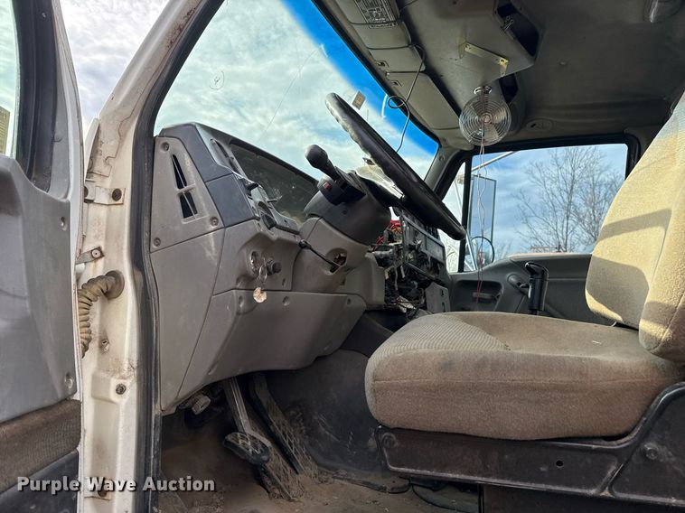 image for item EG7913 2000 Sterling AT9 semi truck