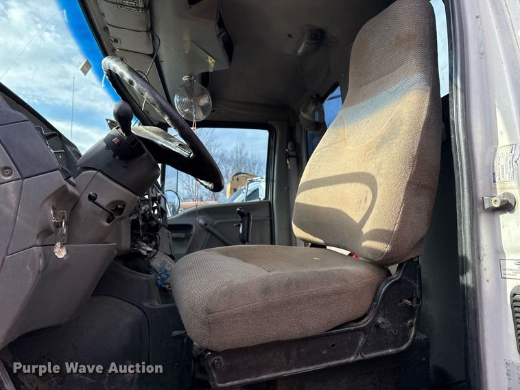 image for item EG7913 2000 Sterling AT9 semi truck