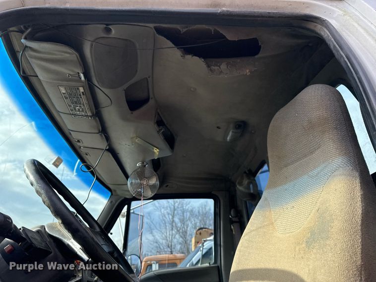 image for item EG7913 2000 Sterling AT9 semi truck