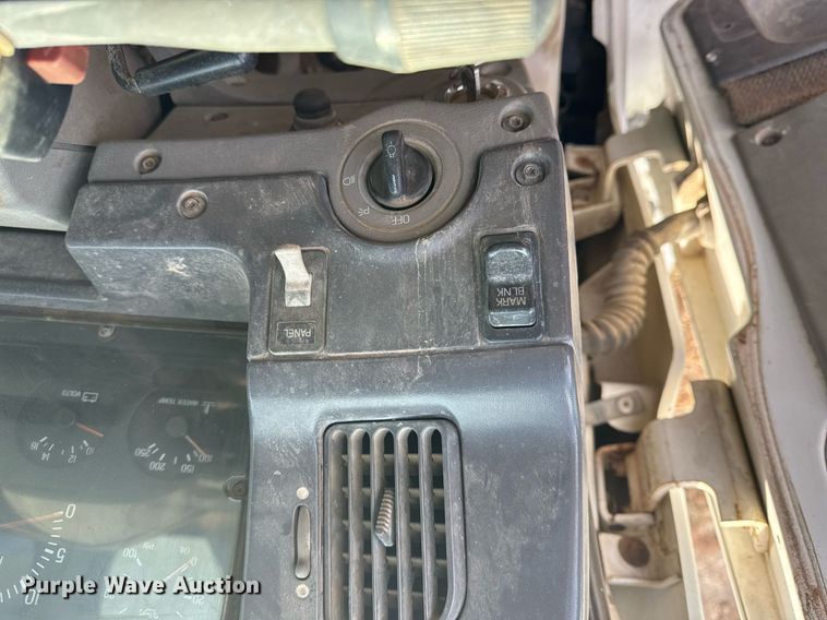 image for item EG7913 2000 Sterling AT9 semi truck