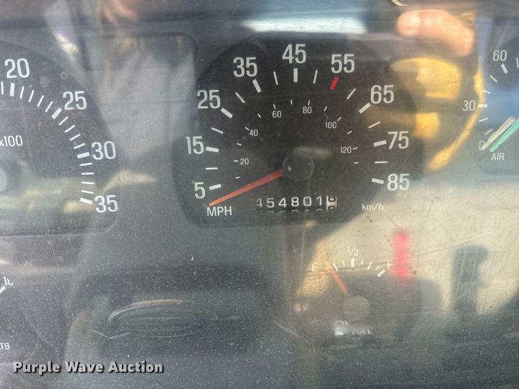 image for item EG7913 2000 Sterling AT9 semi truck